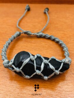 สร้อยข้อมือนิลดิบเชือกถักขนาดเล็กคละสี ปลายแต่งลูกปัดหยกแท้ สายสร้อยข้อมือปรับรูดยืดได้สูงสุด 22 cm : สีเทา