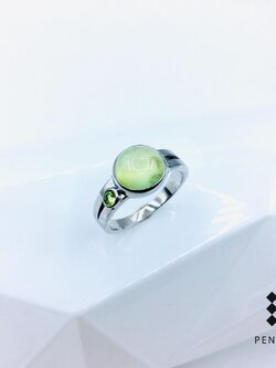 Sun & Moon แหวนพลอยเขียวเหนี่ยวทรัพย์ พรีไนท์ (Prenite) & เพอริดอท (Peridot) เรียบ เท่ มีสไตล์