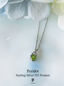 CROWN: จี้Peridot กลม 6mm รูปมงกุฎเล็กๆ ประดับเพชร CZ พร้อมสร้อยเงินยาว 20 นิ้ว