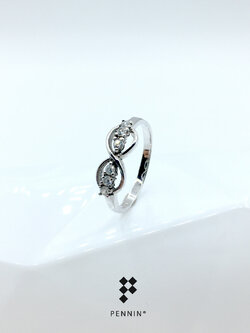 แหวนอินฟินิตี้เพชรสวิส CZ คั่นกลาง 6 เม็ด Six Diamond Infinity Ring เพชรเกรด TOP 6A สวยหรู เสริมโชคลาภ