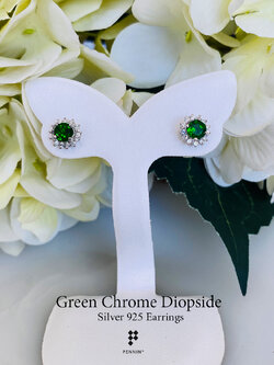Green Chrome Diopside Earrings ต่างหูกรีน โครมไดออปไซด์ ล้อมเพชร แบบคลาสสิค ใส่สวยได้ทุกโอกาส