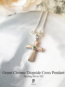 จี้กางเขนเรียบฝังหุ้ม Chrome Diopside 2.5mm เม็ดเดียว