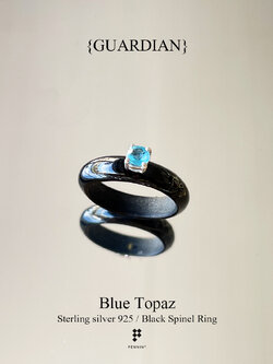 {GUARDIAN} แหวนนิลล้วนปัดเงา ประดับพลอยบลูโทปาซ 4mm หุ้มเงินชุบทองคำขาว ปกป้องคุ้มครอง นำโชค