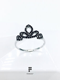 แหวนมงกุฎนิล วงเล็กน่ารัก นำสิริมงคล ความรุ่งโรจน์ให้แก่ผู้สวมใส่