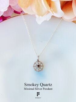 จี้พลอยสโมคกี้ควอตซ์ (Smoky Quartz) รูปดอกไม้ แบบหวานน่ารัก มินิมอล พร้อมสร้อยเงิน 16 นิ้ว