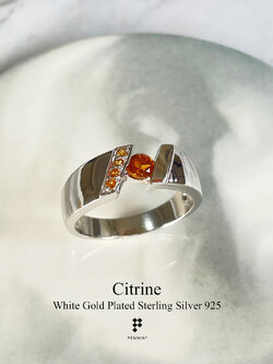 DAMIAN: แหวนพลอยผู้ชาย ซิทริน สีเหลืองอมส้ม เงินแท้ 925 ชุบทองคำขาว ดีไซน์ผ่าเฉียง ให้ลุคเท่ ทันสมัย