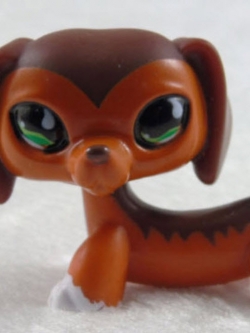 LPS สุนัขดัชชุนด์ สีน้ำตาล #675