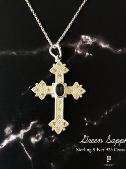 กางเขนพลอยมรกต เขียวส่อง (Green Sapphire) 7x5mm ปลาย3แฉก บุษ 1.5mm 19 เม็ด ขนาด 2.8x4cm