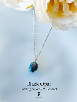 จี้โอปอลสีดำ (Black Opal) ขนาด 8x10 mm ประกายสีเขียว ฝังหนามเตย ชุบทองคำขาว