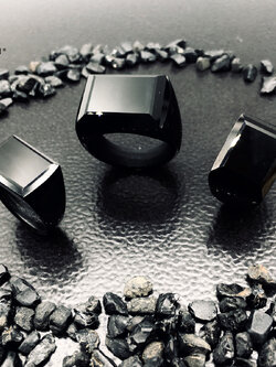 [SALE20%]แหวนนิลล้วน Square Black เจียระไนหน้าสี่เหลี่ยมจตุรัส เสริมโชคลาภ คุ้มภัย สวยเท่ มีสไตล์
