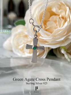 จี้กางเขนเรียบฝังหุ้มพลอยโมรา 2.5mm เม็ดเดียว