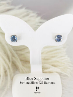 E10520 ต่างหูไพลิน ซีลอน สีน้ำเงินอ่อนอมม่วง กลม 5mm แบบเสียบ ฝังหนามเตย เงินชุบทองคำขาว