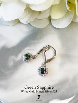 ต่างหูแบบห่วงคลิปเกี่ยวห้อยพลอยเขียวส่อง 4.5mm ล้อมเพชรสวิส CZ เงินแท้ชุบทองคำขาว