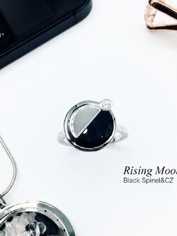 [SALE30%]Rising Moon แหวนนิลแท้ตัดกับเงินแท้ แซมเพชรสวิส CZ ดุจพระจันทร์ขึ้น แหวนนิลมีสไตล์ ดึงดูดโชคลาภ ปกป้องคุ้มครอง