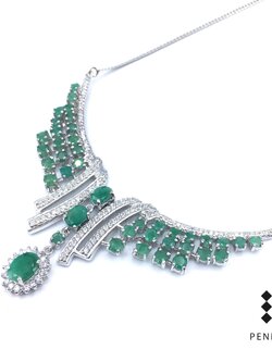 Emeral Queen Prestige: สร้อยคอมรกต Zambia แซมเพชรสวิส CZ หรูหรา สง่างาม ดุจนางพญา นำโชคลาภและความสำเร็จ