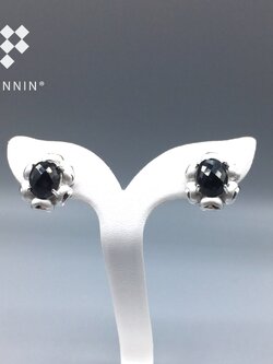 ต่างหูนิลดอกไม้ใหญ่