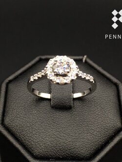 แหวนเพชร CZ ล้อมเพชร 4mm