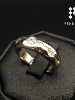 แหวนเพชร CZ 3 เม็ด ปลอกมีด