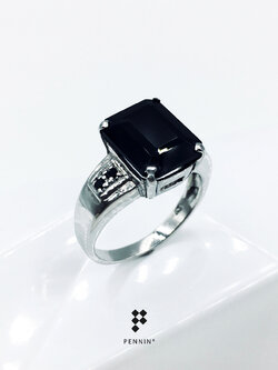 แหวนนิลหน้าสี่เหลี่ยม เรียบ เท่ ใส่ได้ทุกโอกาส เสริมอำนาจบารมี ดึงดูดโชคลาภ คุ้มครองรอบด้าน