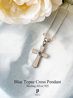 จี้กางเขนเรียบฝังหุ้ม Blue Topaz 2.5mm เม็ดเดียว