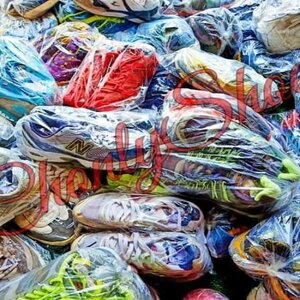 รองเท้าผ้าใบมือสองเกรดธรรมดา 25 บาท