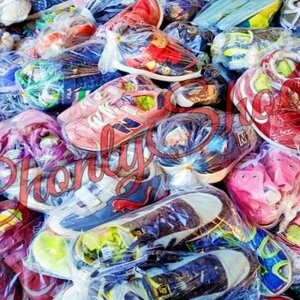 รองเท้าผ้าใบเด็กมือสองเกรดเอ 45 บาท